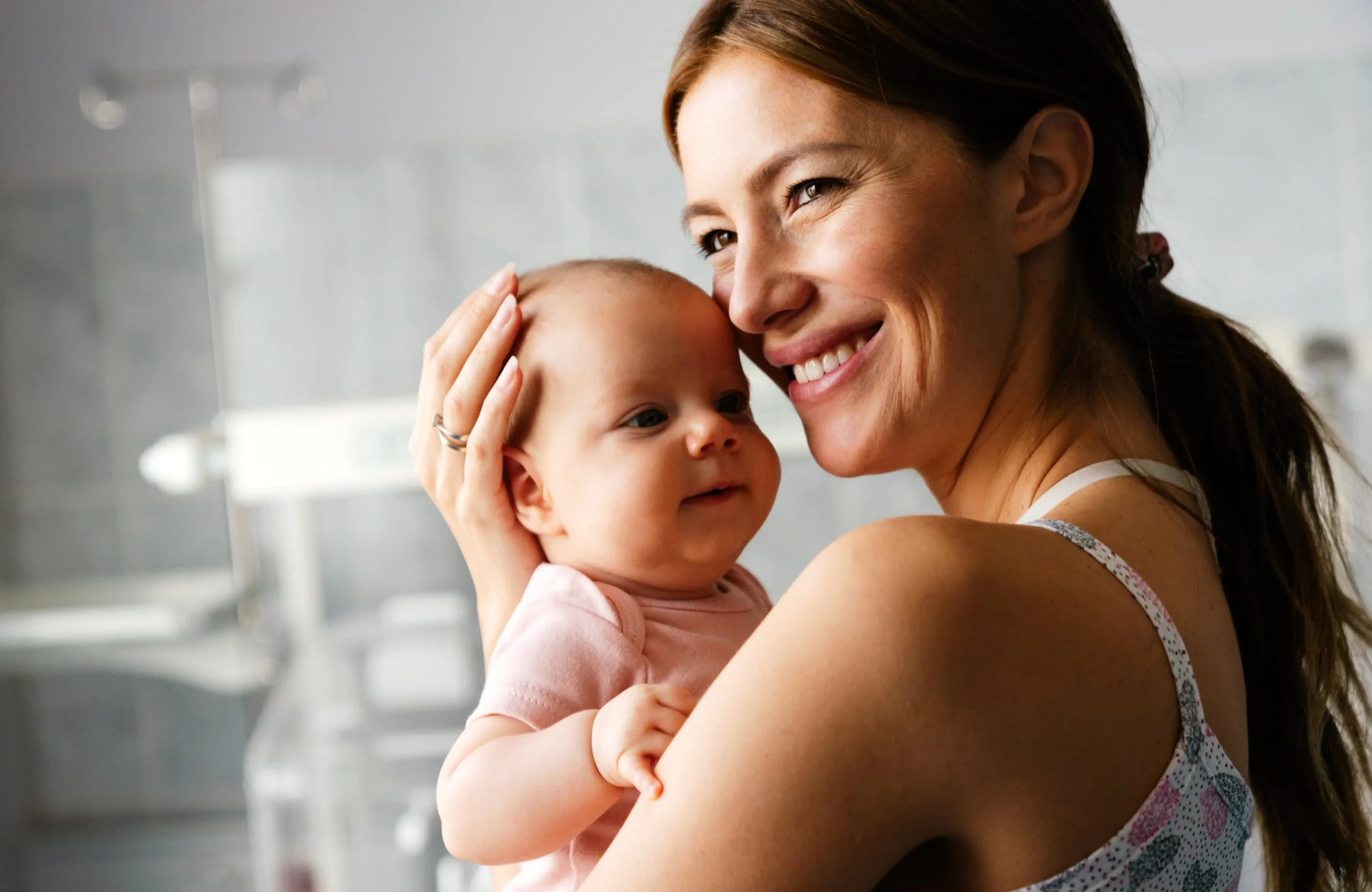 Mother-and-her-newborn-baby-feeling-loved-and-relaxed-after-baby-massage-session-by-Hometreat-Spa-mi